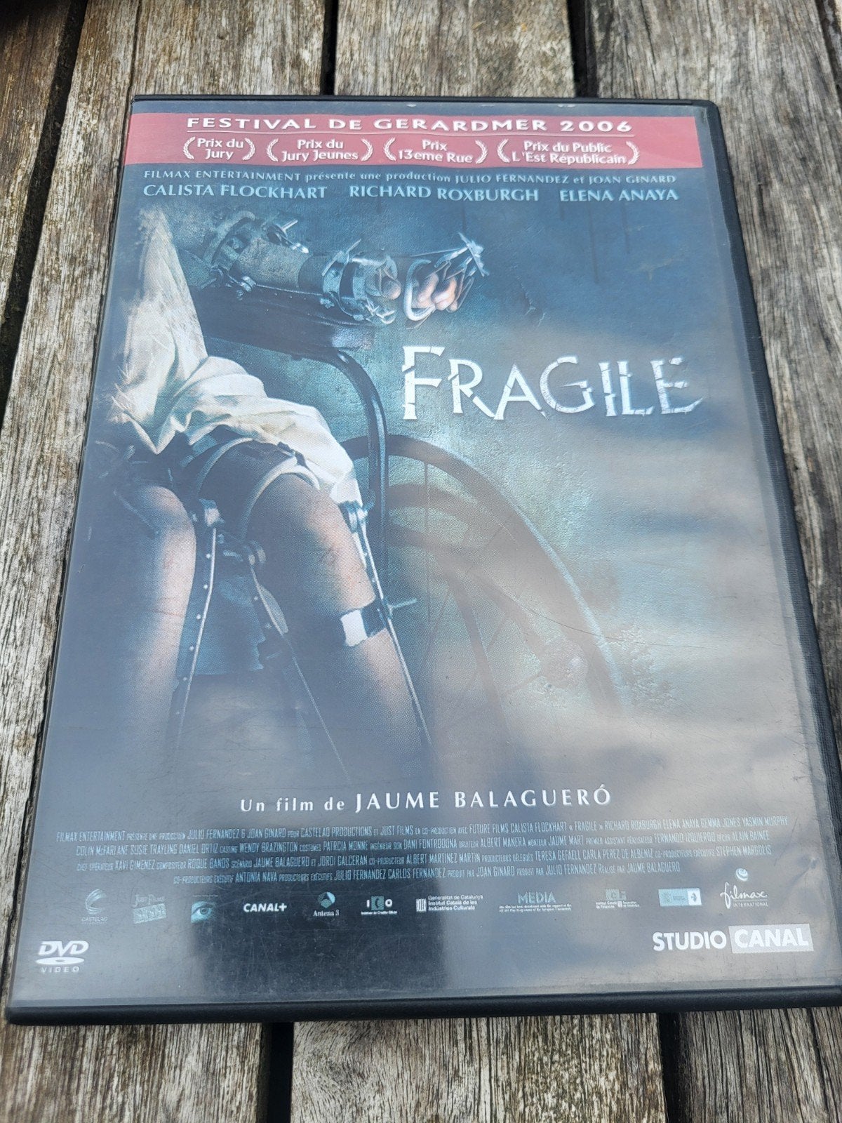 fragile, Envoi