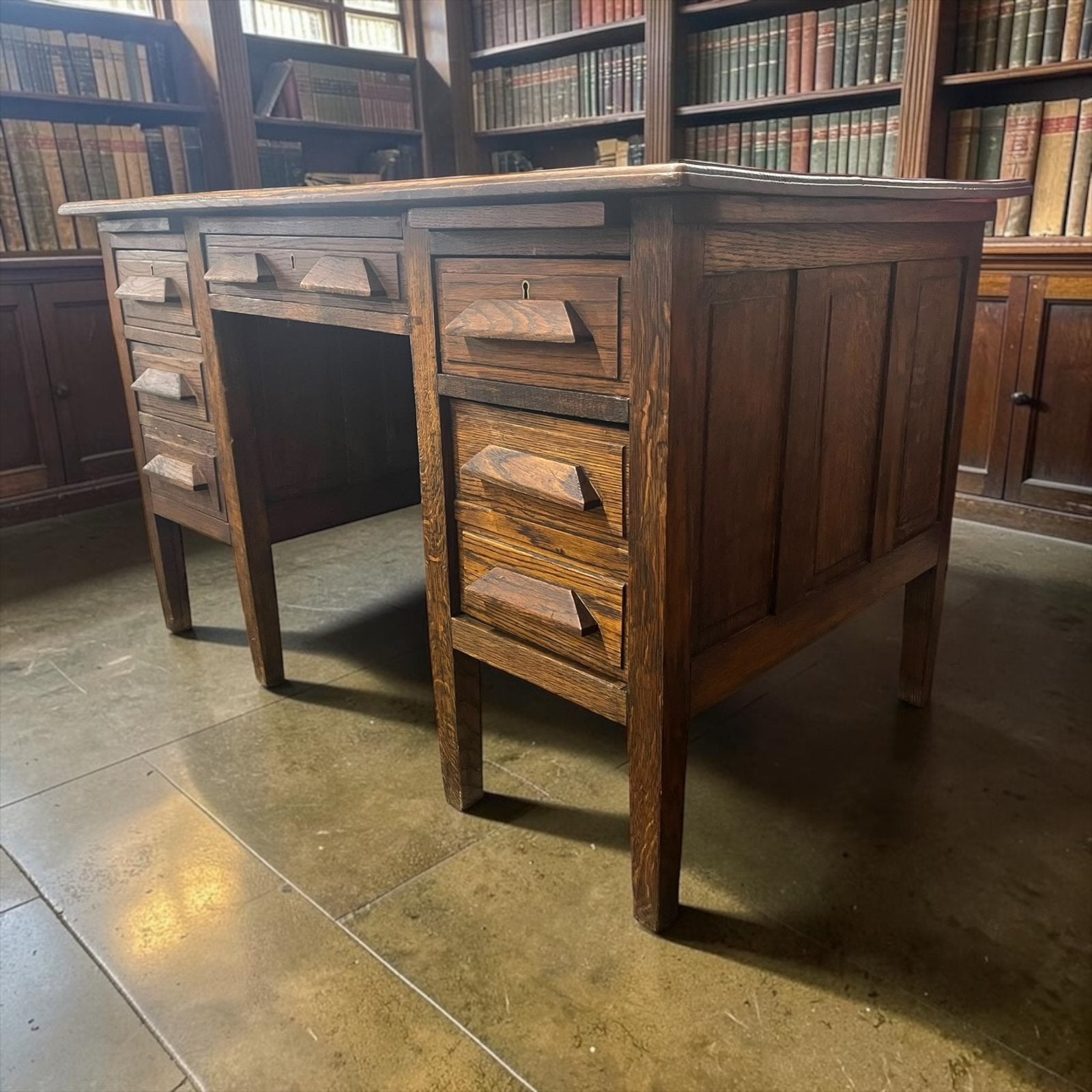 Vintage XL diepe massief houten bureau / desk, Ophalen