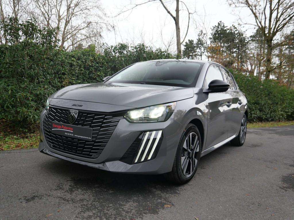 Peugeot 208 Allure 100PK (bj 2024, automaat), Auto's, Stof, Gebruikt, 1199 cc, 124 g/km