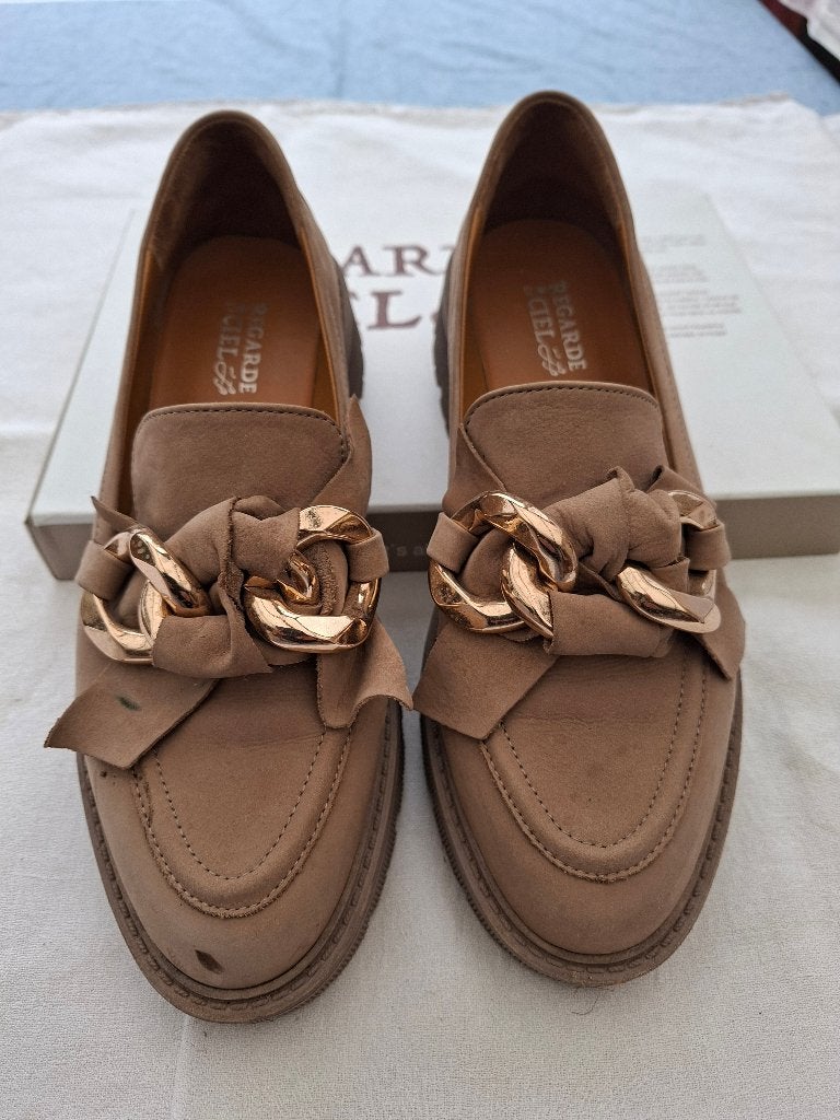 T40 instappers, Ophalen of Verzenden, Zo goed als nieuw, Beige