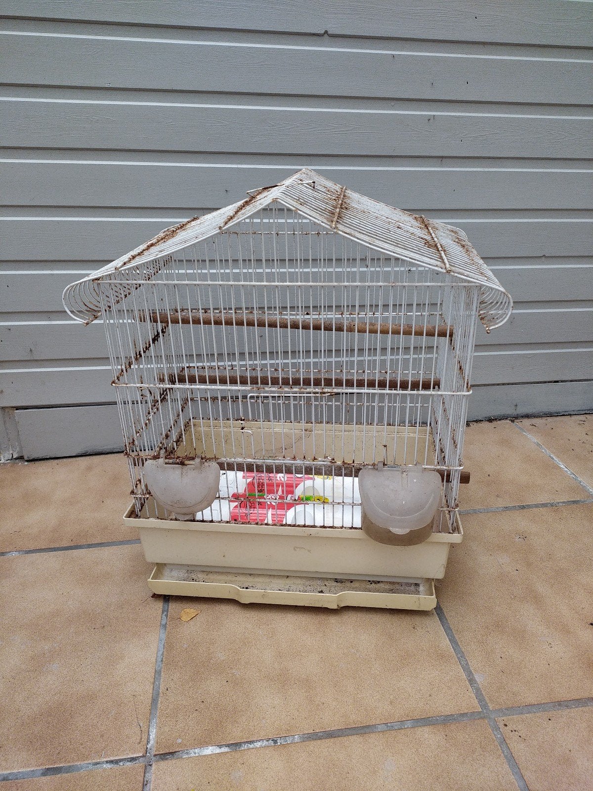 vogelkooi met schelpenzand, Dieren en Toebehoren, Ophalen, Gebruikt, Metaal, Vogelkooi