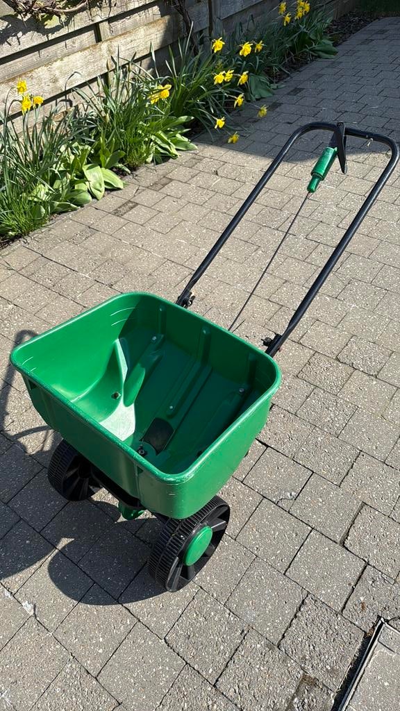 Épandeur de jardin, Enlèvement, Comme neuf, Manuelle, À deux roues
