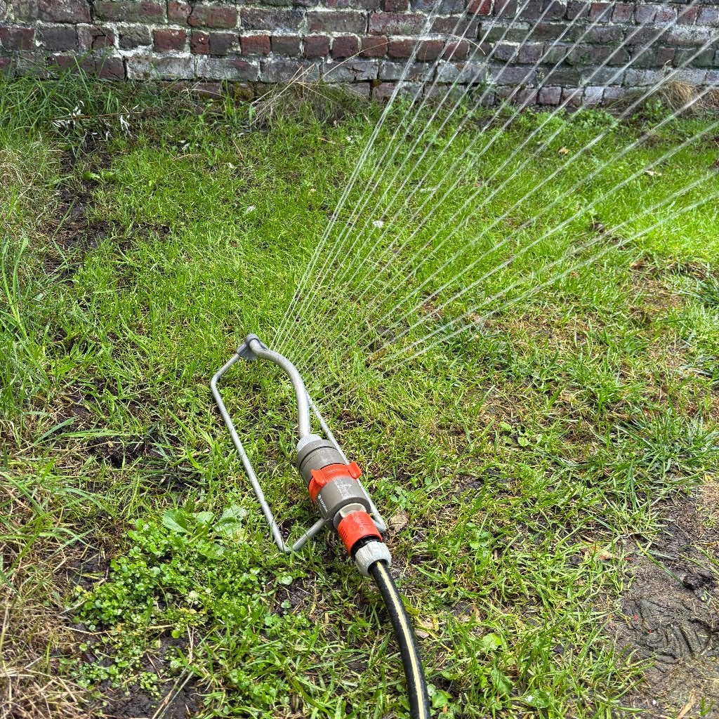 GARDENA Zwenksproeier Metalen Voet, Ophalen of Verzenden, Gebruikt, Zwenksproeier