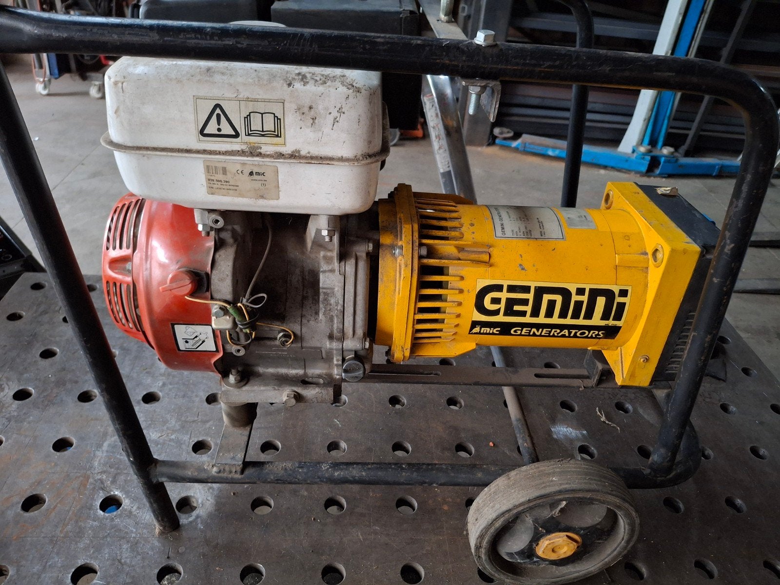 krachtige stroomgroep 6kva Gimini generator, Ophalen