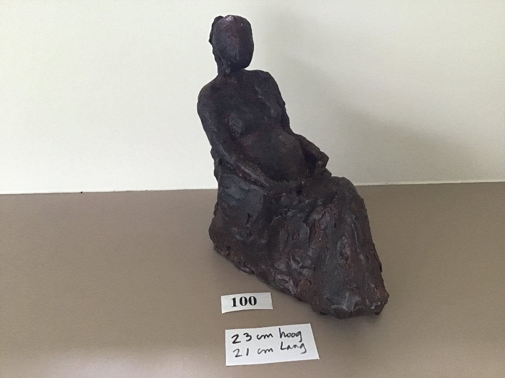 beeld in keramiek van zwangere vrouw gepatineerd, Antiek en Kunst, Kunst | Beelden en Houtsnijwerken, Ophalen of Verzenden, Gepatineerd