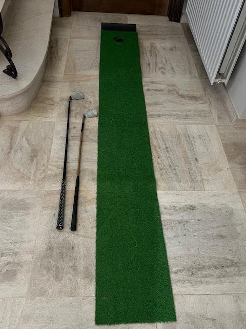 golf trainingsmat met 2 clubs, Sport en Fitness, Golf, Ophalen, Overige typen