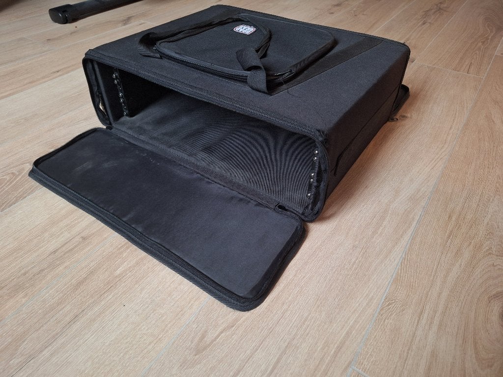 Flightbag (softcase) DAP Road Gear 19inch 3U (schade rits), Muziek en Instrumenten, Ophalen, Gebruikt
