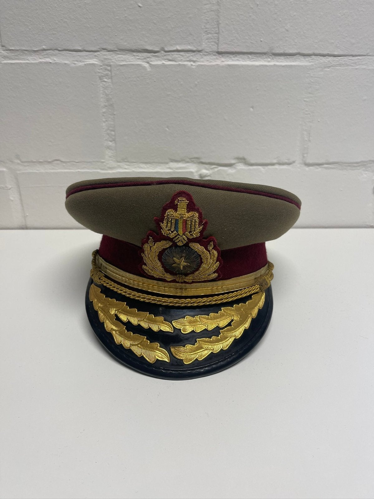 Militair roemeens roemeense generaal kepie leger keppi hoed, Enlèvement