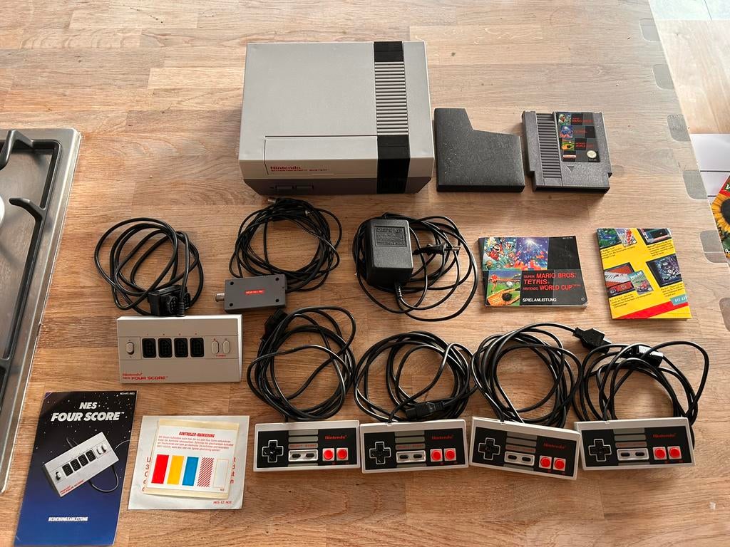 Nintendo NES - 4 player setup, Consoles de jeu & Jeux vidéo, Consoles de jeu | Nintendo NES, Enlèvement ou Envoi, Comme neuf