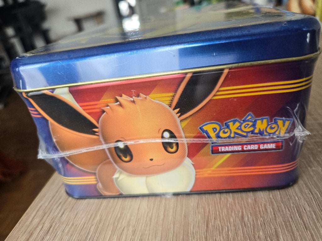Pokémon Fall 2018 Collector’s Chest Tin, Verzamelen, Overige Verzamelen, Ophalen of Verzenden, Nieuw