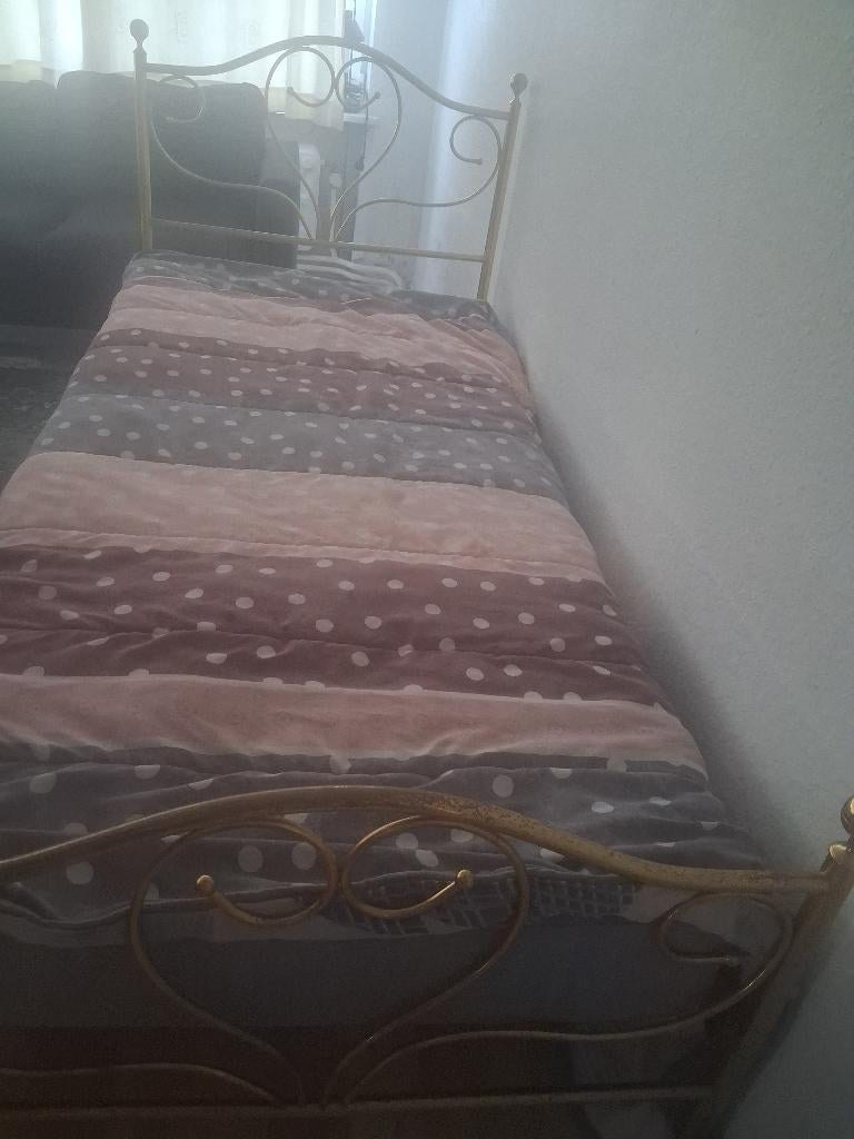 Lit simple à vendre avec sommier et matelas, 90 cm, Autres couleurs, Une personne, Enlèvement