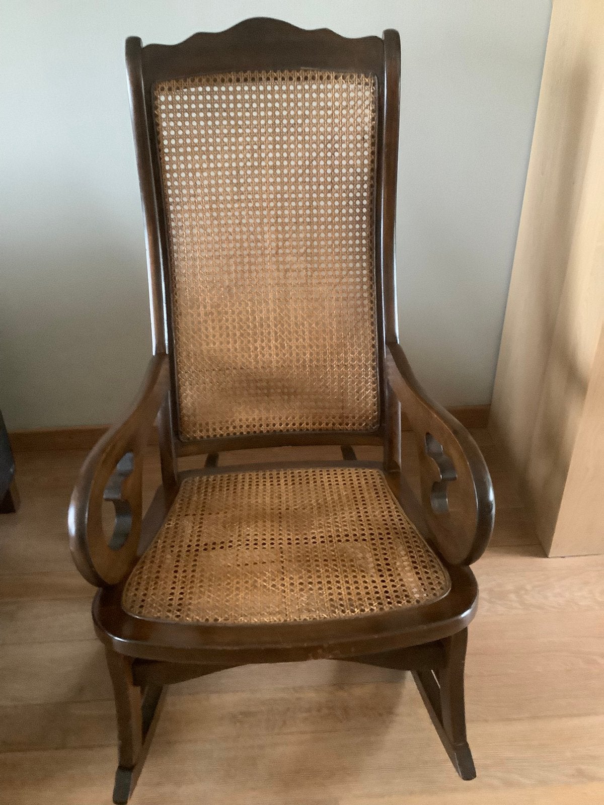Prachtige antieke houten schommelstoel., Ophalen
