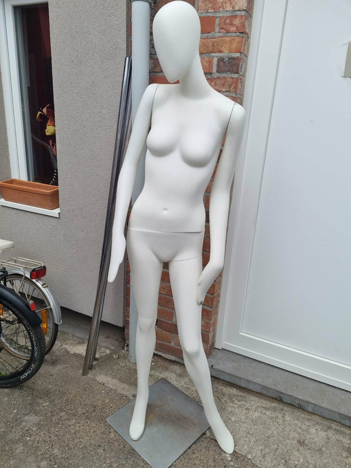 vend mannequins grandeur nature, Articles professionnels, Enlèvement