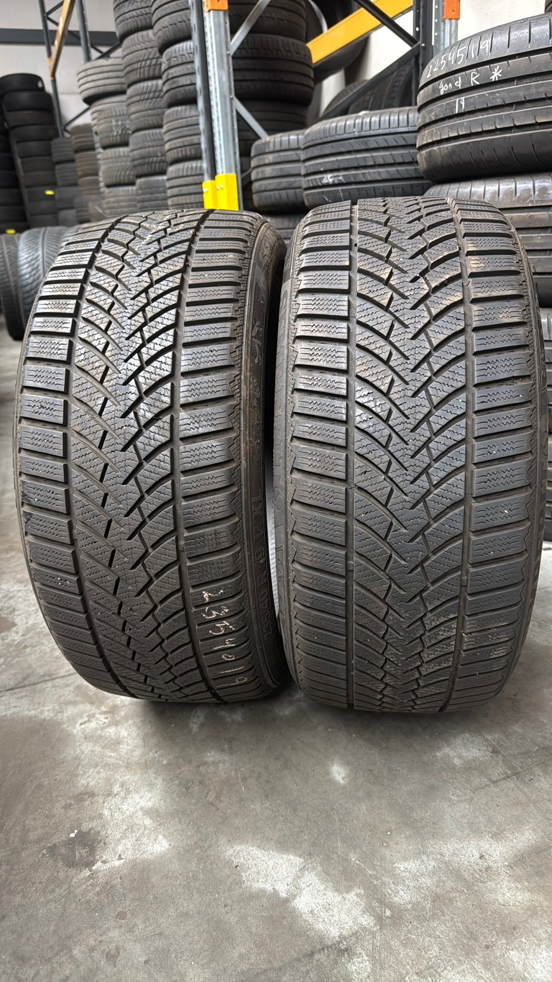 2354019 235/40/19 235/40R19 winterbanden merk semperit, Ophalen