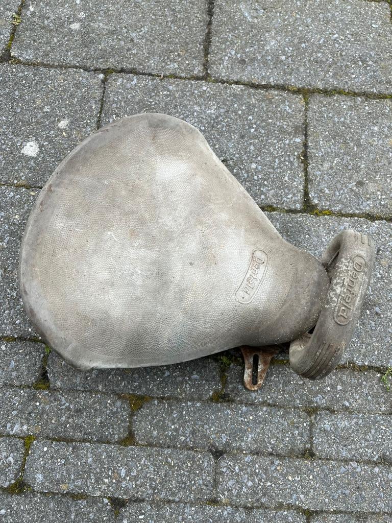 Denfeld zweefzadel, Ophalen