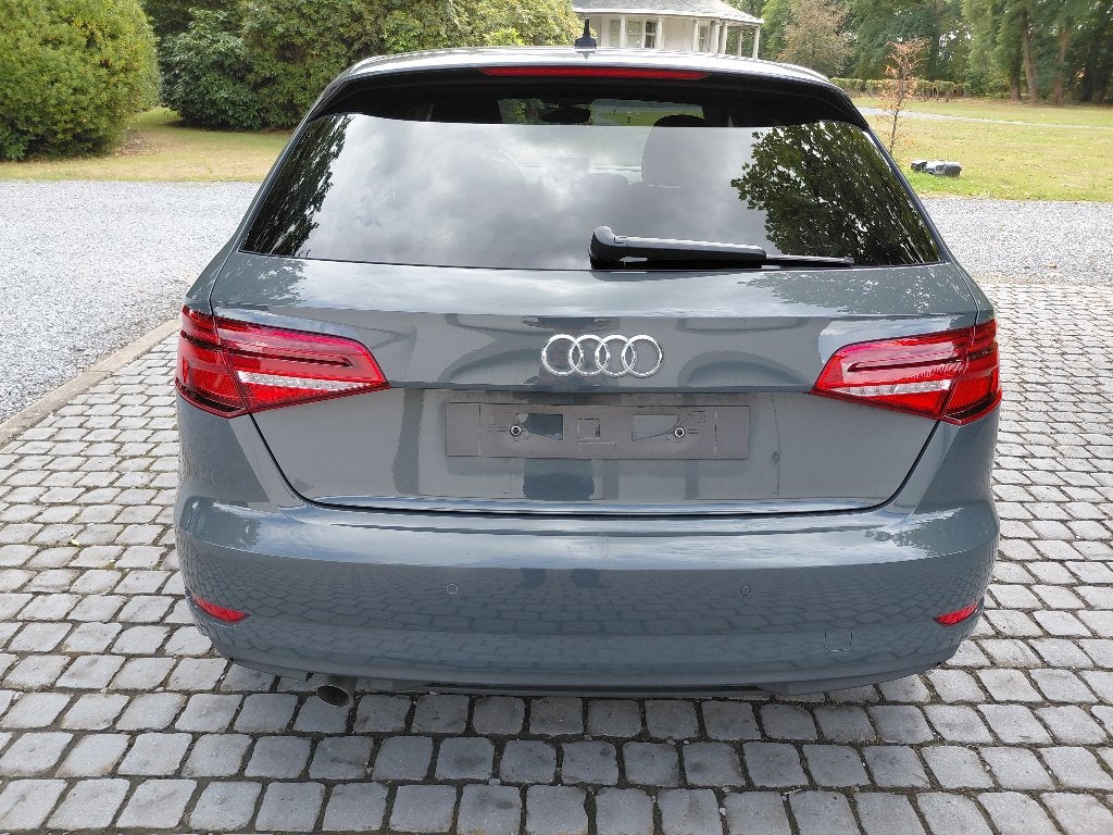 AUDI A3 30 TFSI SB BUSINESS PLUS 110 PK, Autos, Cuir, Achat, Euro 6, Boîte manuelle