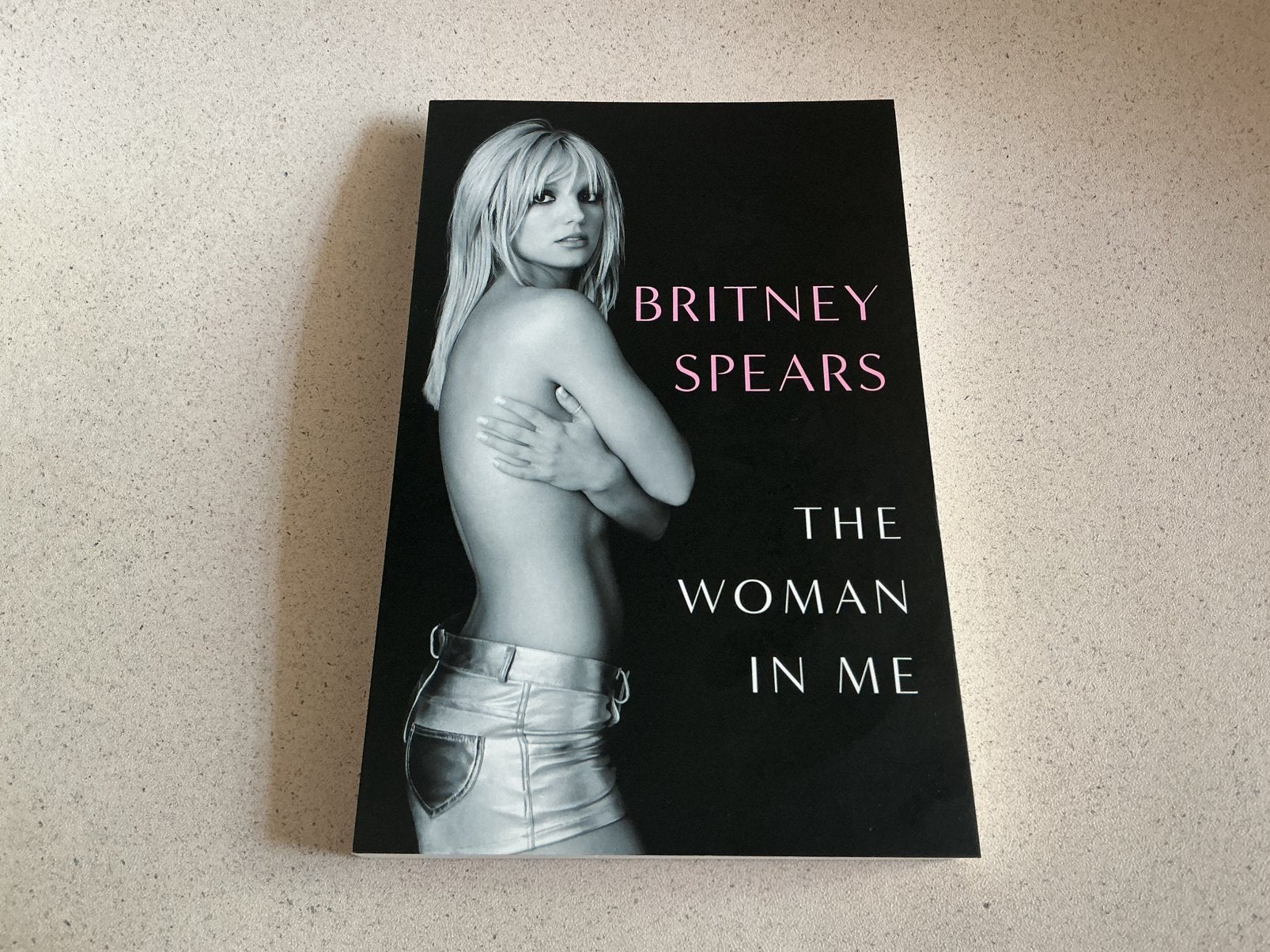 Britney Spears - The Woman in Me - Nederlandse editie, Boeken, Biografieën, Zo goed als nieuw, Film, Tv en Media, Ophalen, Britney Spears