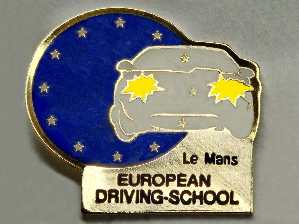 Pinnen voor „Europese rijschool”, Verzamelen, Verzenden, Nieuw, Auto's