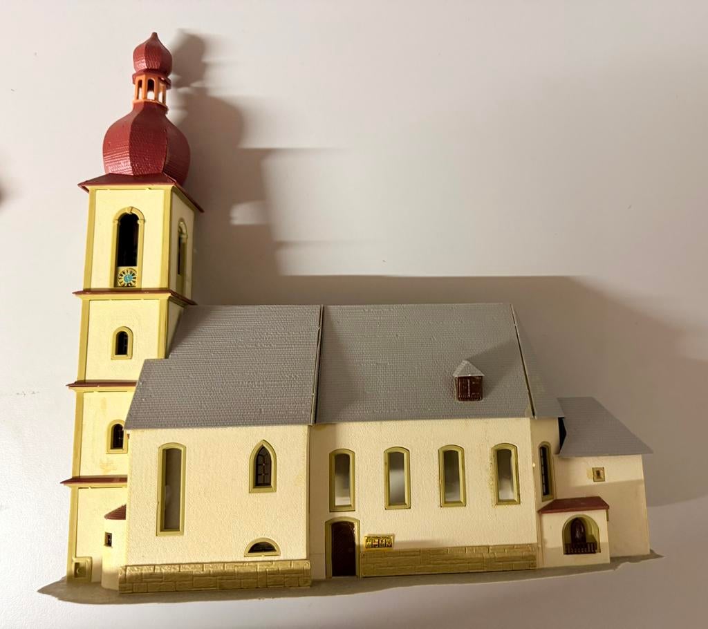 Église Kibri 39770 Ramsau HO, Hobby & Loisirs créatifs, Trains miniatures | HO, Enlèvement ou Envoi, Utilisé, Pont, Tunnel ou Bâtiment