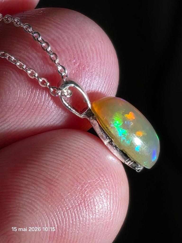 Sterling zilveren hanger met natuurlijke Ethiopische opaal, Ophalen, Nieuw, Met edelsteen, Zilver