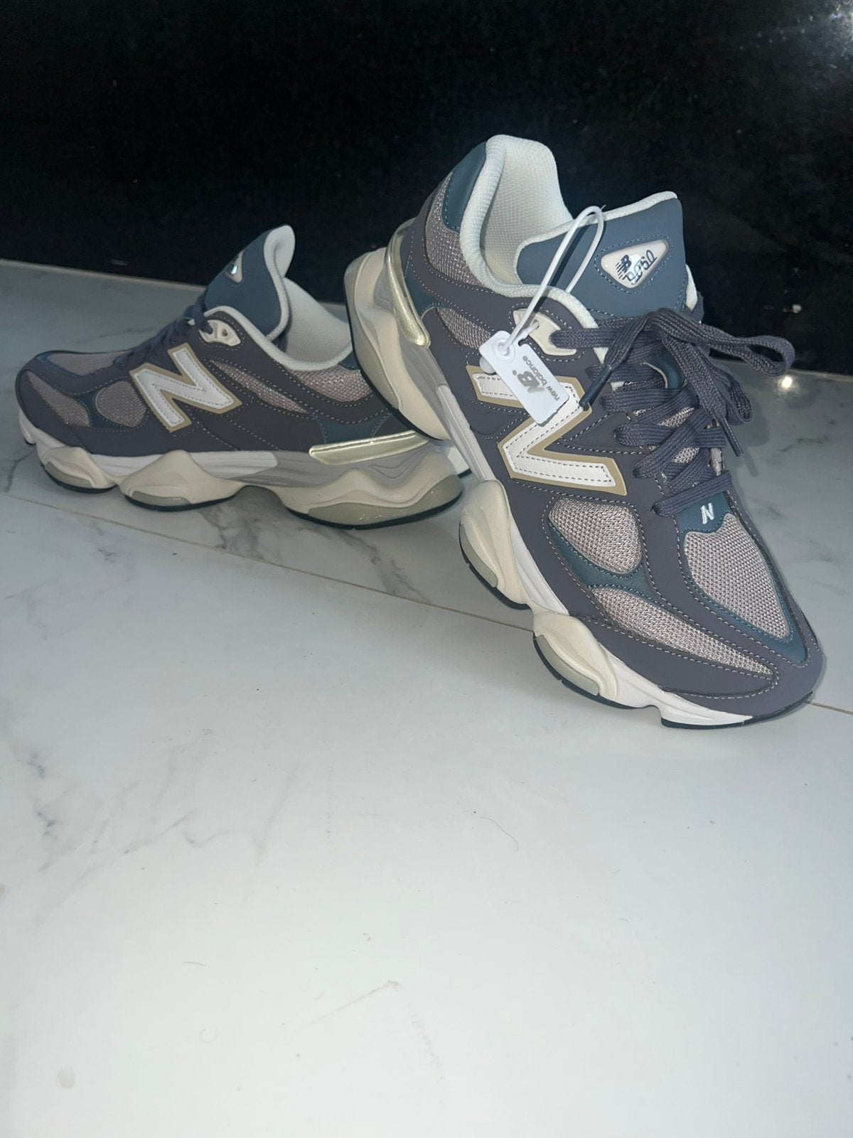 New Balance 9060, Sport en Fitness, Ophalen of Verzenden, Zo goed als nieuw