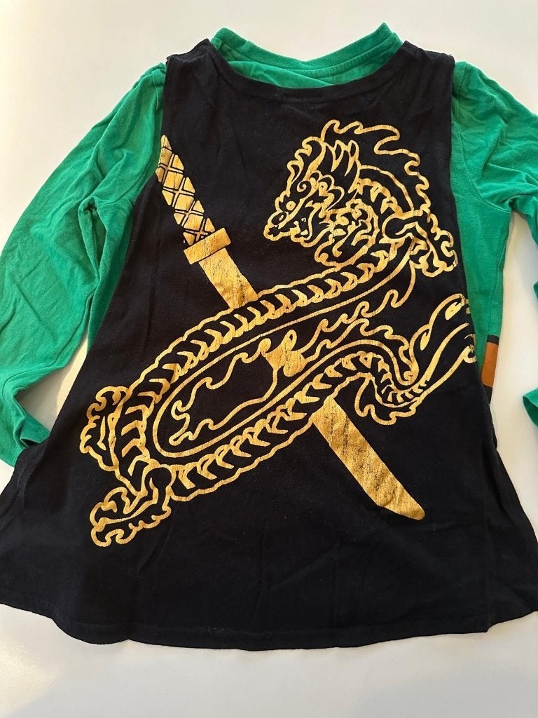 ninjago Lloyd 2-delige t-shirt met afneembare cape, Enfants & Bébés, Vêtements enfant | Taille 110, Enlèvement, Utilisé, Garçon ou Fille