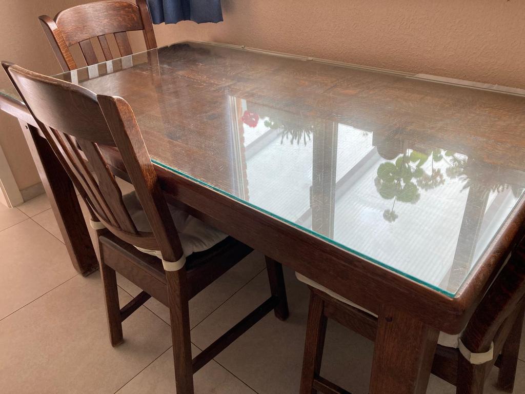 Eettafel met 6 stoelen en los glazen blad, Ophalen, Gebruikt, Landelijk, 4 tot 6 stoelen