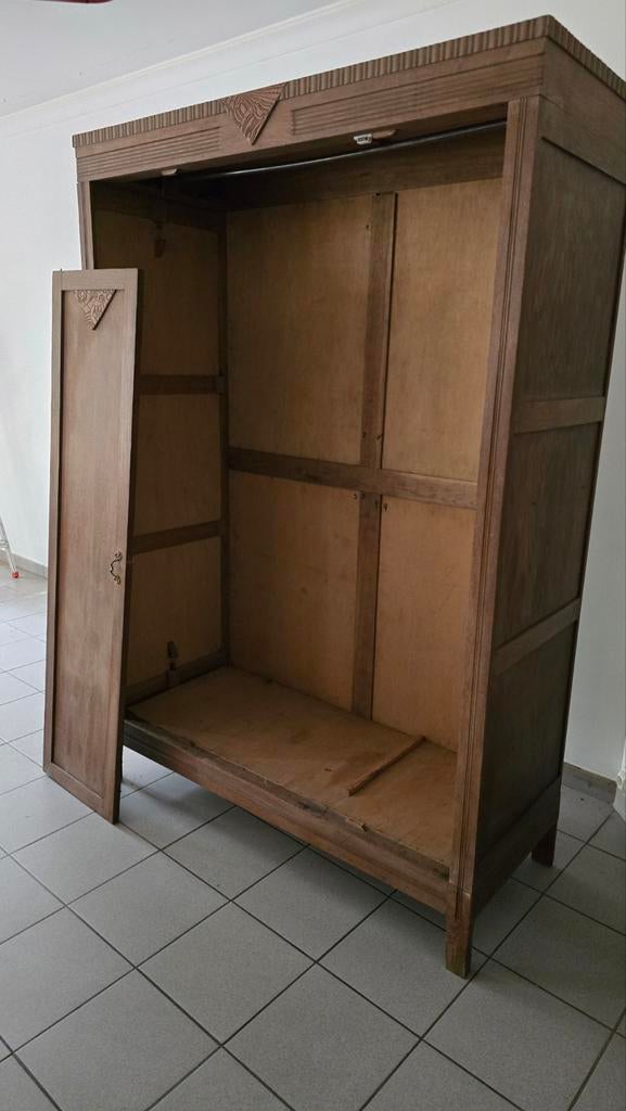 Garde robe chene 3portes dont 1 miroir. L 1m37 H 201, Enlèvement