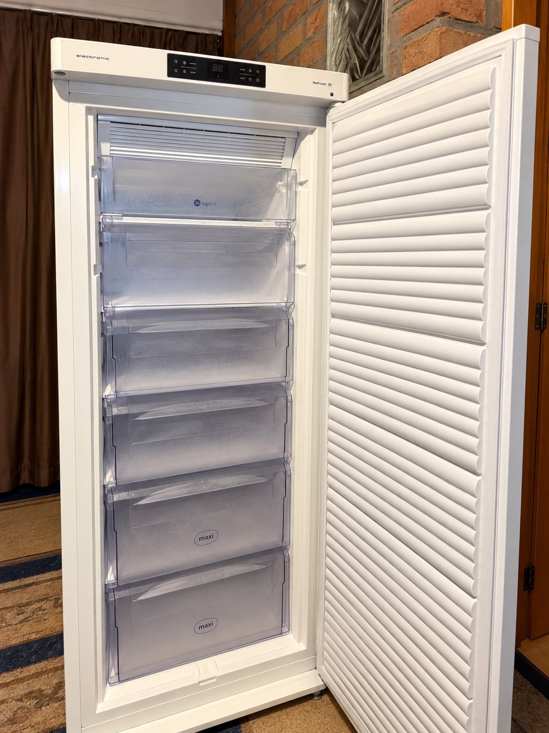Congélateur vertical Whirlpool à vendre, modèle WV1800 NFW., Congélateur, Classe énergétique A ou plus économe, 160 cm ou plus