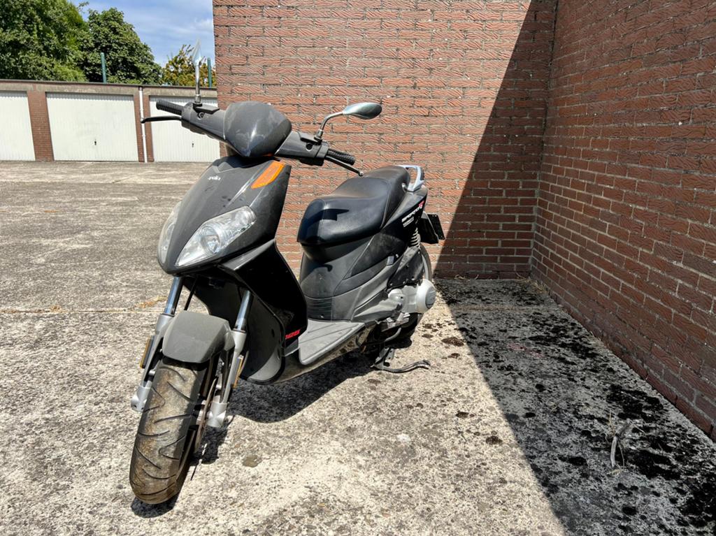 Aprillia Sportcity 125cc 4-takt, Fietsen en Brommers, Brommers | Vespa, Ophalen, Gebruikt