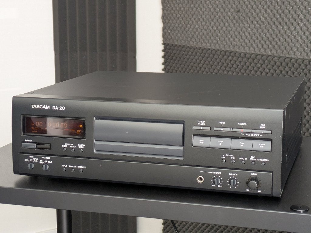 Tascam DA-20, degelijke DAT-recorder - originele remote, Audio, Tv en Foto, Ophalen of Verzenden, Enkel, Overige merken, Tiptoetsen