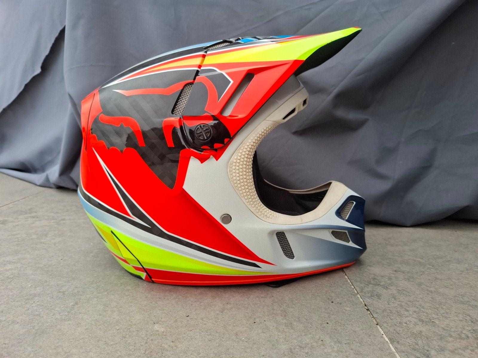 Fox v4 carbon helm maat M, Ophalen, M