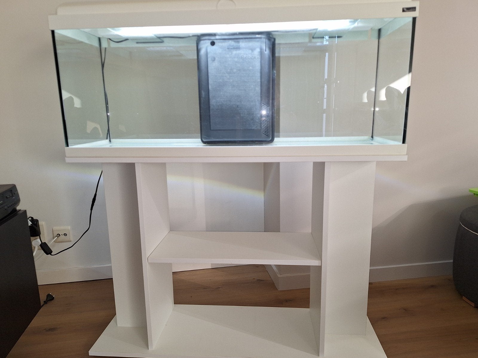 Aquarium 100 liter wit met bijhorend kastje, Dieren en Toebehoren, Ophalen, Gebruikt, Aquatlantis, Inclusief deksel