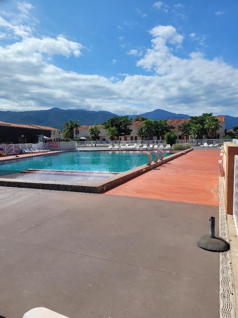 Locatie Zuid-Frankrijk juli-augustus, Dorp, In bos, Wasmachine, Languedoc-Roussillon