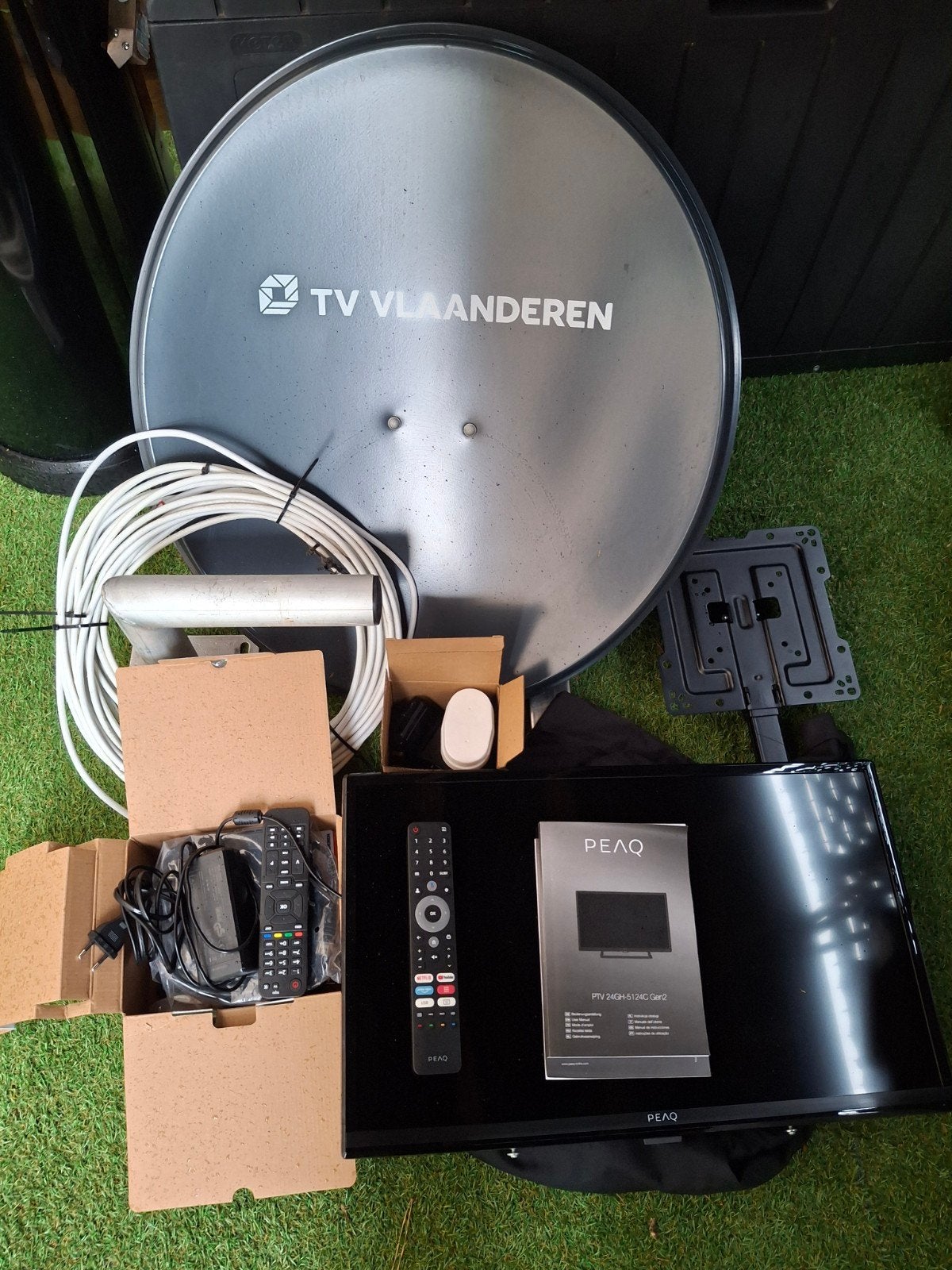 volledige set sateliettv + tv, Audio, Tv en Foto, Schotelantennes, Ophalen, Zo goed als nieuw, (Schotel)antenne, Overige merken