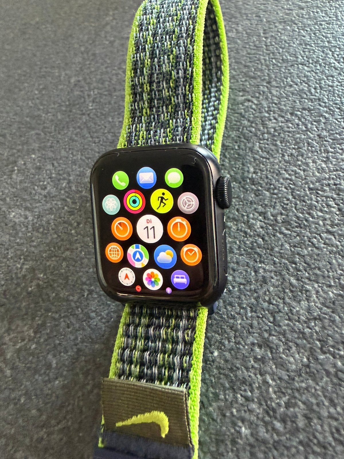 Apple Watch SE (2nd Generation) - Nieuwstaat!, Telecommunicatie, Mobiele telefoons | Apple iPhone, Ophalen, Zwart, 32 GB, Zo goed als nieuw