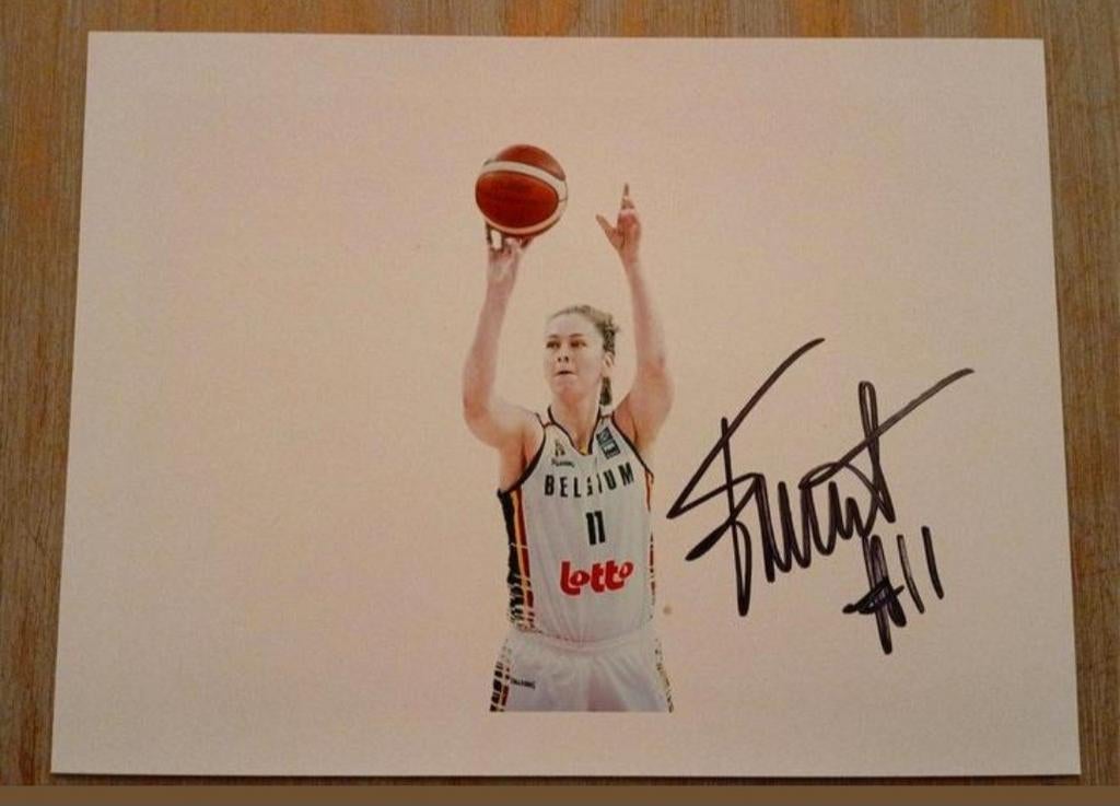 Gesigneerde foto van Emma Meesseman., Envoi, Neuf, Signé