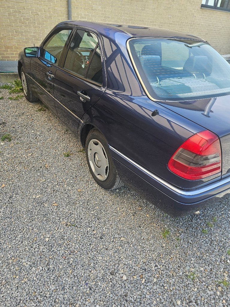 Te koop een oldtimer Mercedes C-Klasse 220 Diesel, Autos, Mercedes-Benz, Euro 2, Achat, 4 portes, Bleu