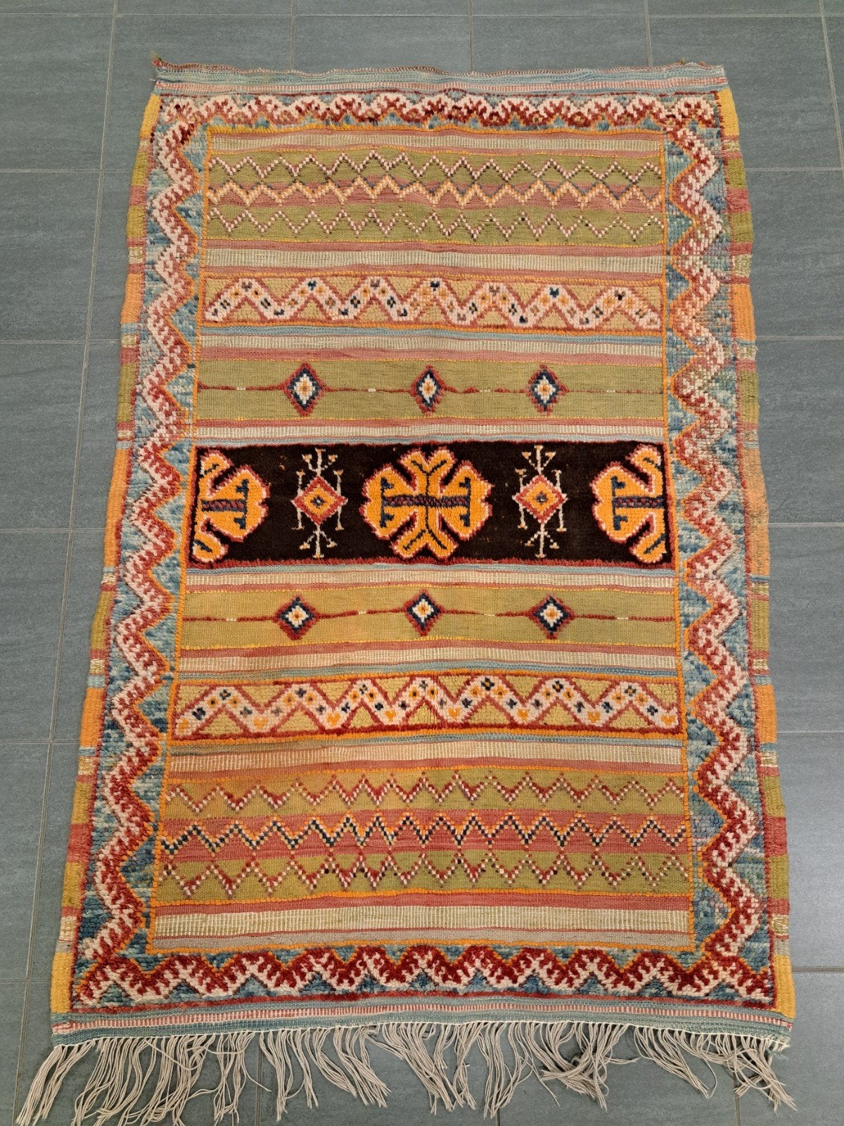 Handgeweven Berber tapijt,  Afmeting  145x 95 cm, Ophalen