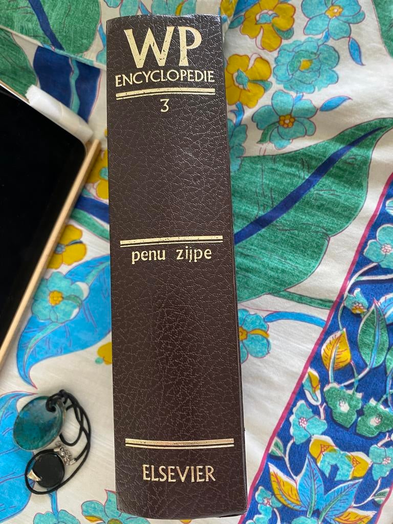 Winkler Prins Elsevier 3 boeken, Ophalen of Verzenden, Gelezen, Overige onderwerpen, Complete serie