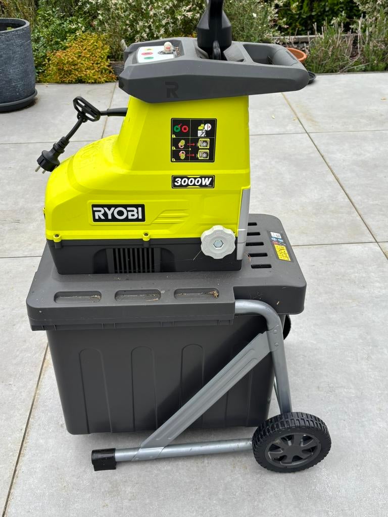 Broyeur électrique RYOBI 3000W en excellent état, Enlèvement, Comme neuf, Électrique