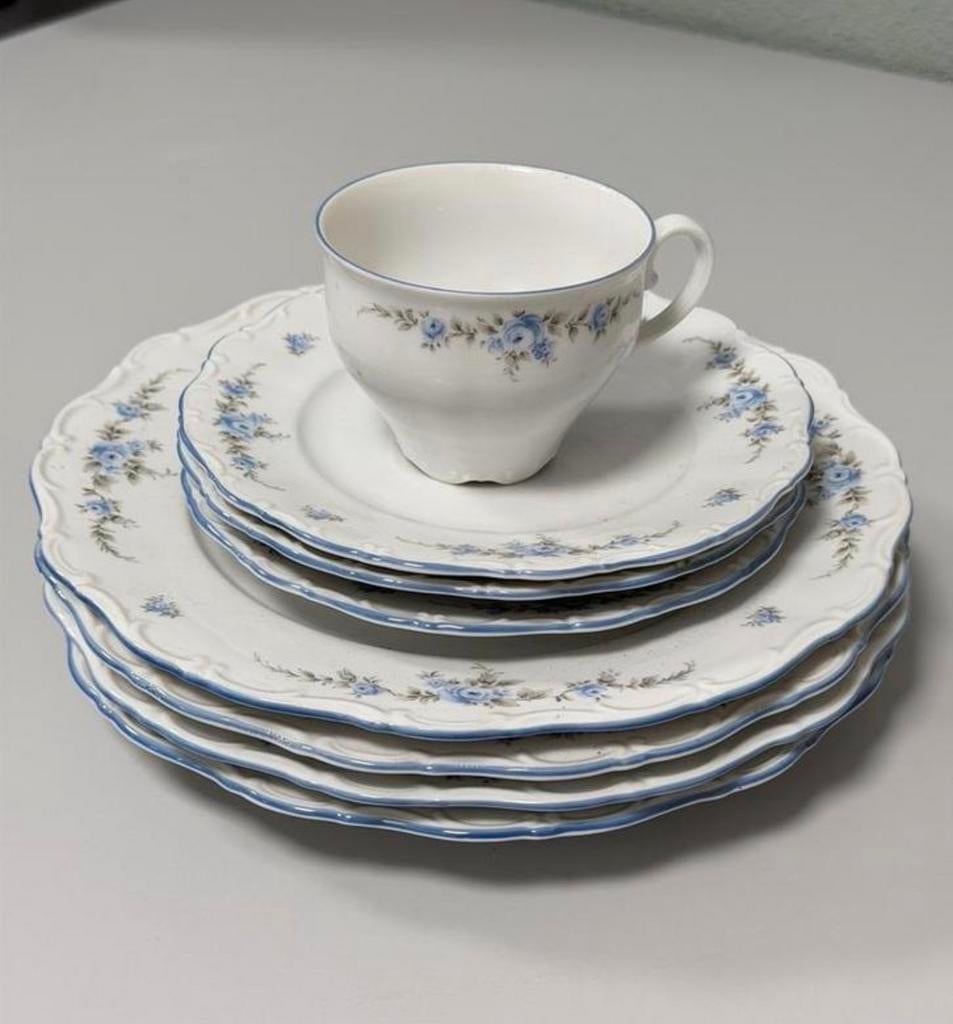 Vaisselle en porcelaine Rose Bavaria rose bleue W. Allemagne, Antiquités & Art, Antiquités | Services (vaisselle) pièces, Enlèvement ou Envoi