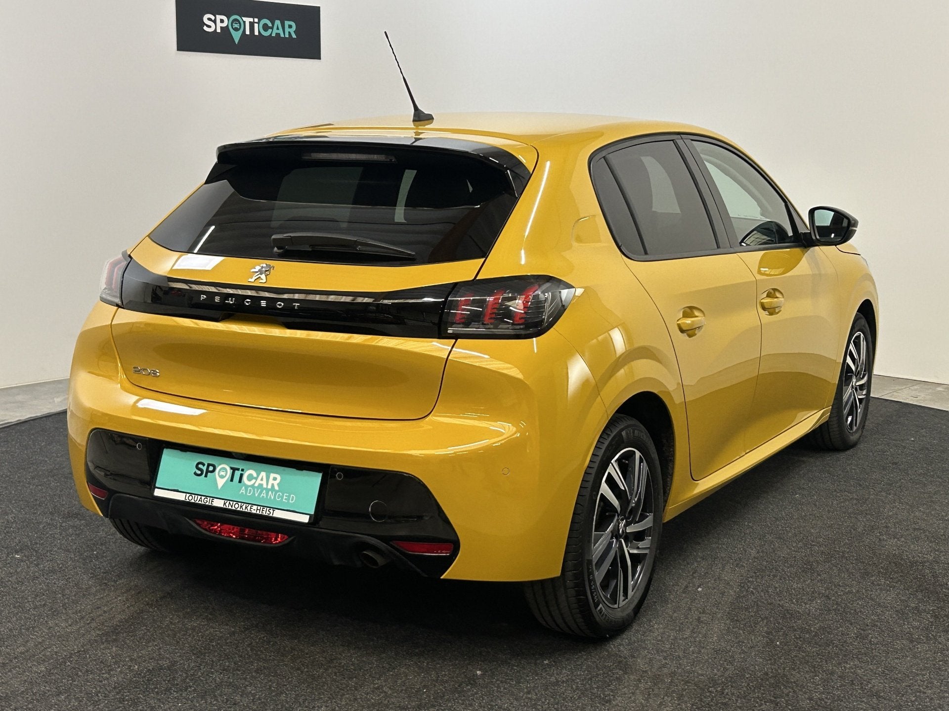 Peugeot 208 1.2 S&S Allure Pack (bj 2022), Auto's, Stof, Gebruikt, 115 g/km, Bedrijf