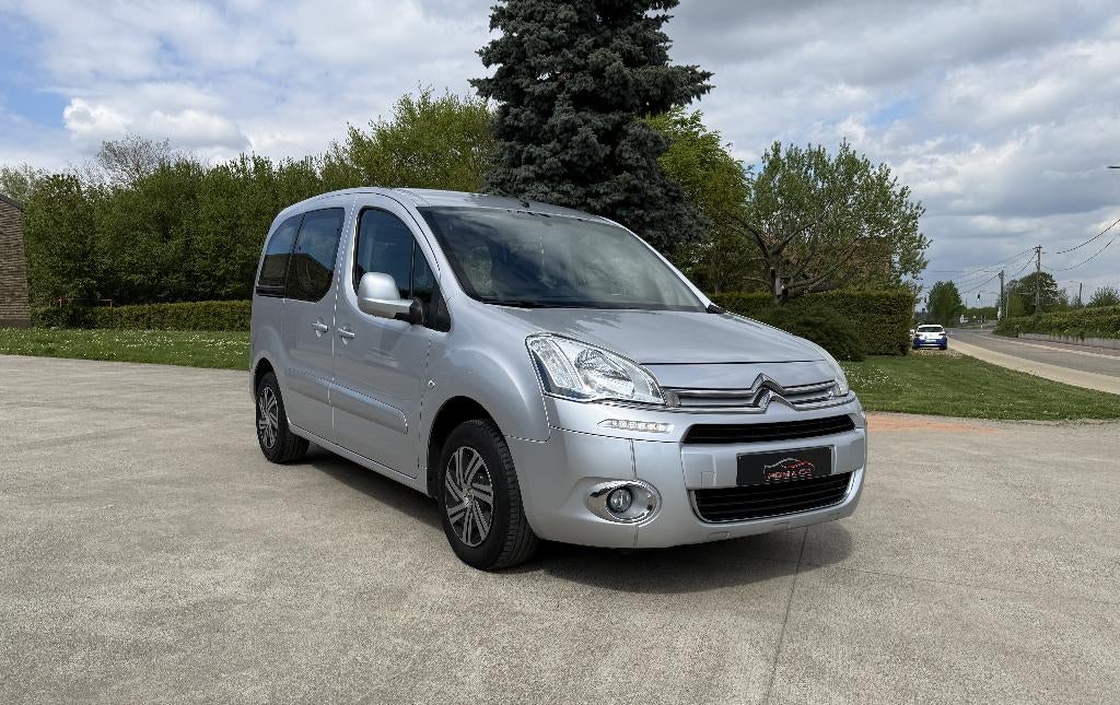 Citroën Berlingo 1.6i Benzine ** 1e Eigen. ** GAR 12M, Auto's, Voorwielaandrijving, Euro 5, Zwart, 4 cilinders