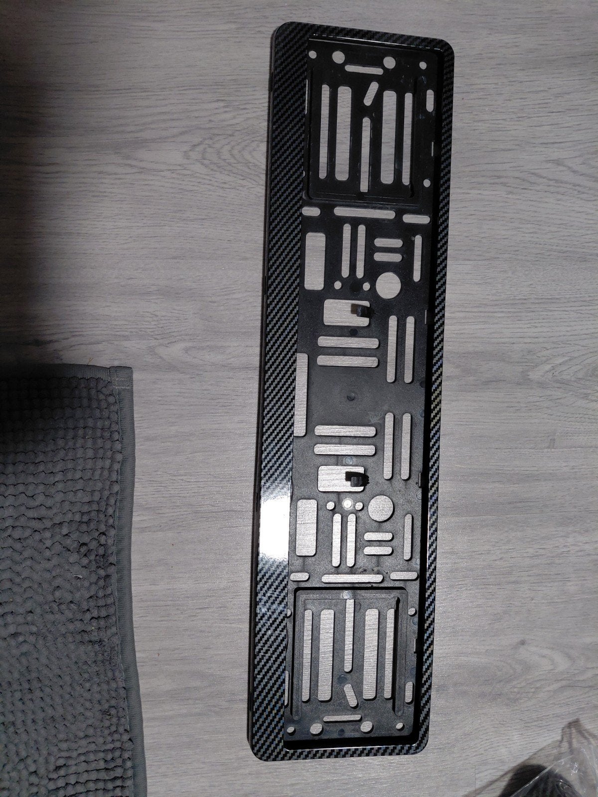 porte plaque imitation carbonne