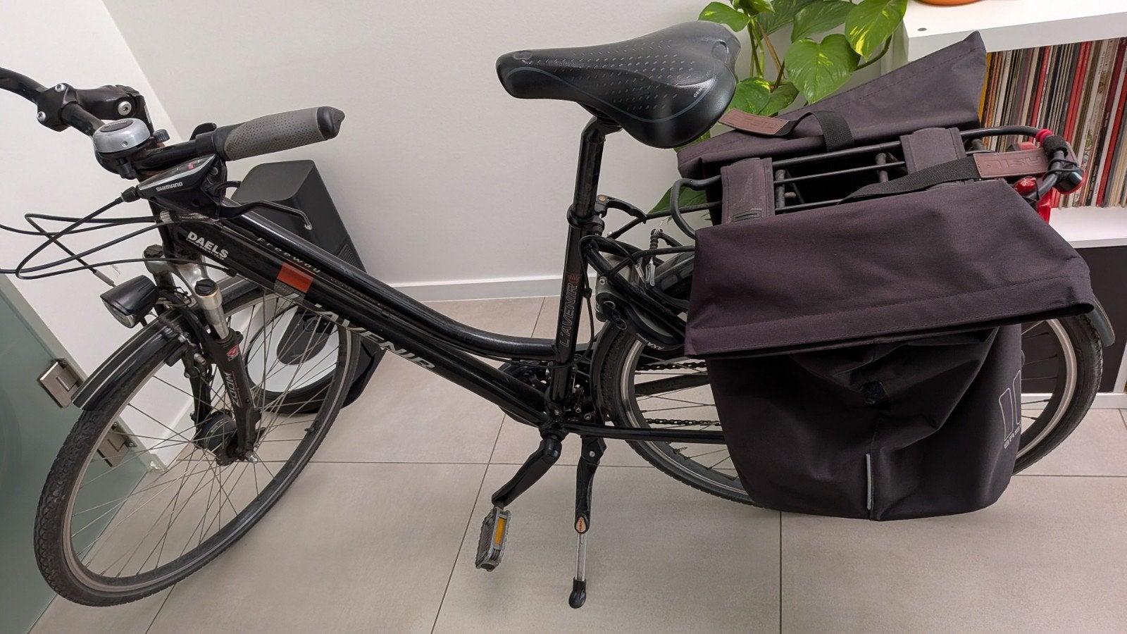 L'Avenir Freeway damesfiets + Basil tassen & slot, Fietsen en Brommers, Fietsen | Dames | Damesfietsen, Gebruikt, Velgrem, Versnellingen