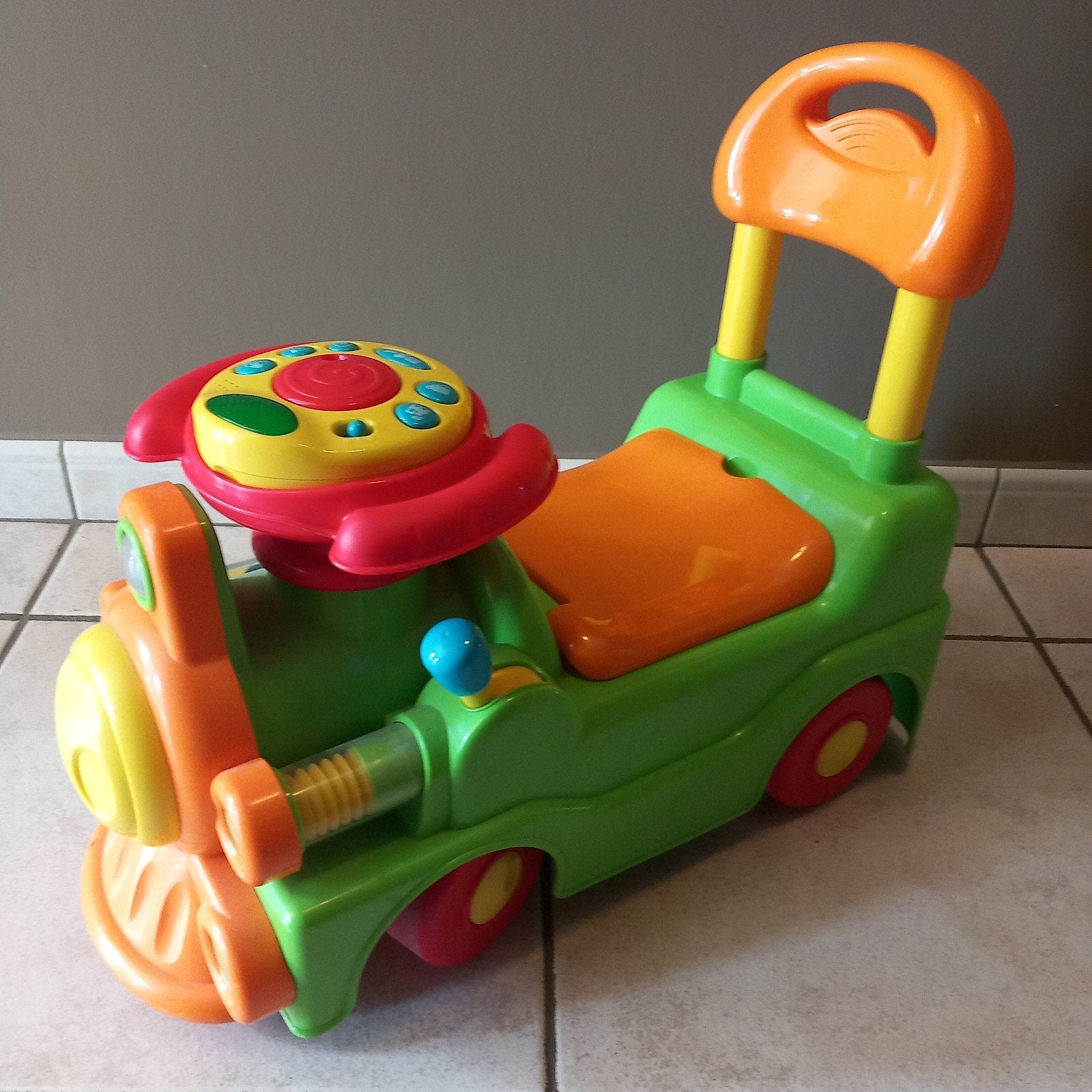 loopauto met muziek, Kinderen en Baby's, Ophalen, Gebruikt, 6 maanden tot 2 jaar