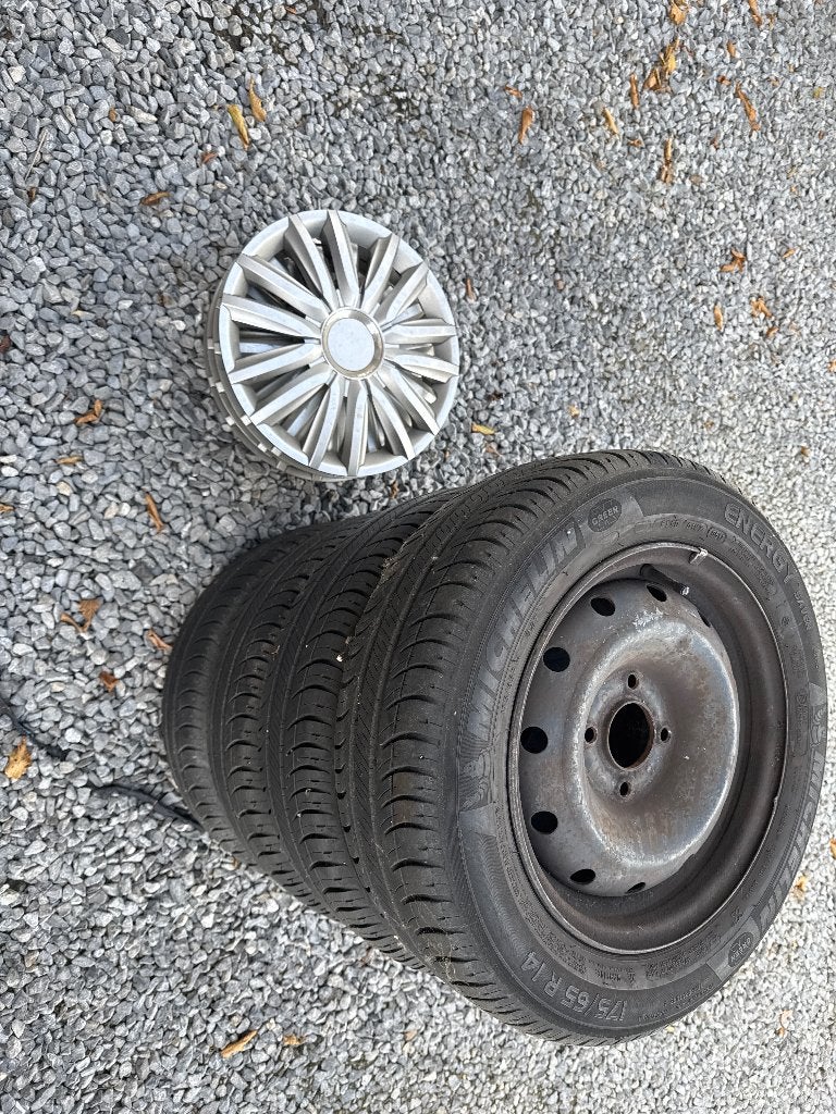 Auto banden van Peugeot 208+, Auto-onderdelen, Banden en Velgen, Ophalen, Gebruikt, 17 inch, Band(en)
