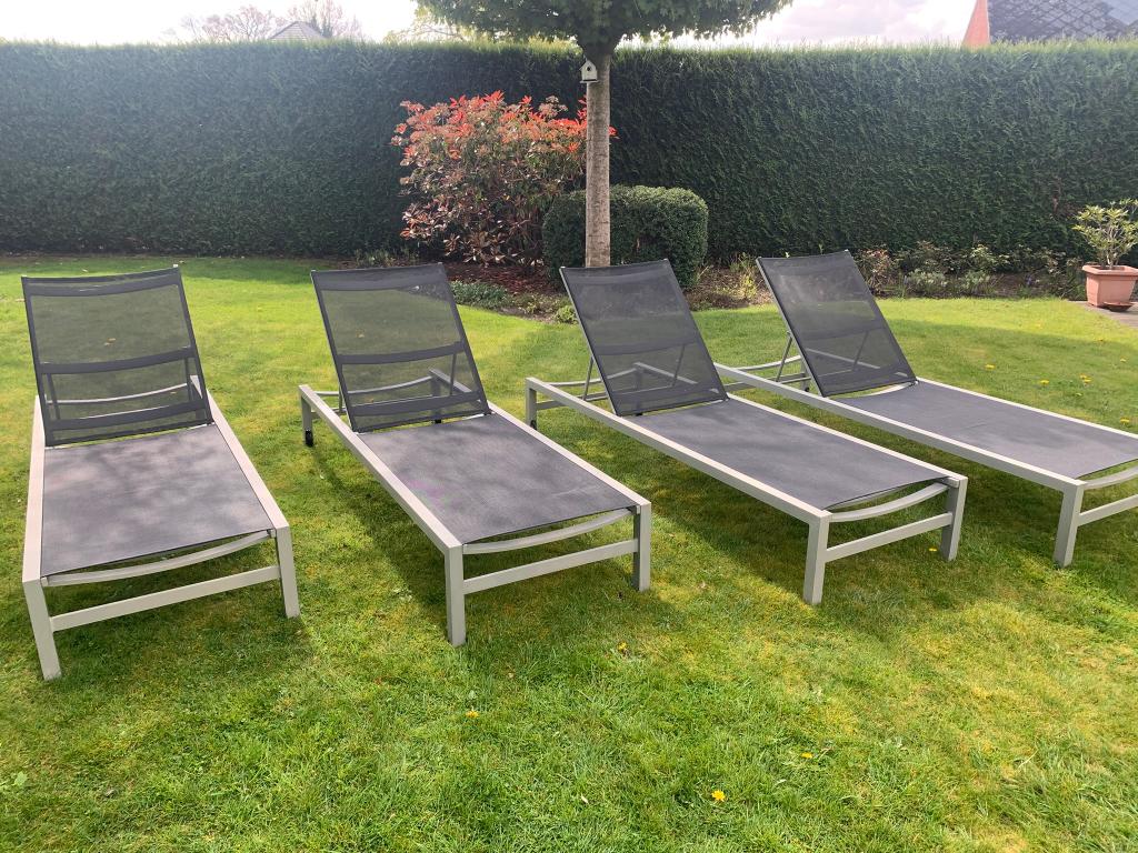 4 ligzetels van het Belgische topmerk Tribú te koop, Ophalen, Zo goed als nieuw, Aluminium, Stapelbaar