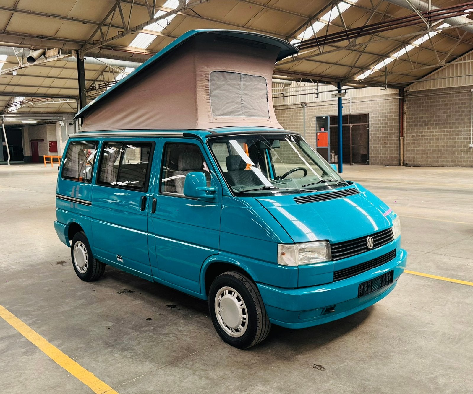 Volkswagen T4 California Westfalia oldtime 1991, Caravanes & Camping, Jusqu'à 5, Entreprise, Diesel, Modèle Bus ou Fourgon aménagé